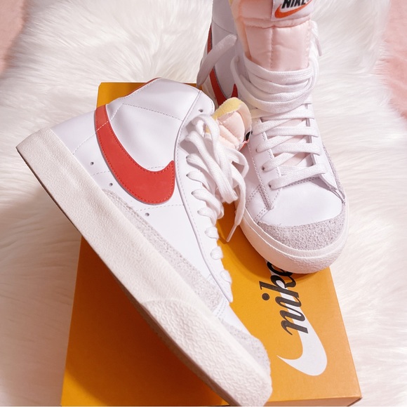 Nike Shoes - Nike 8.5